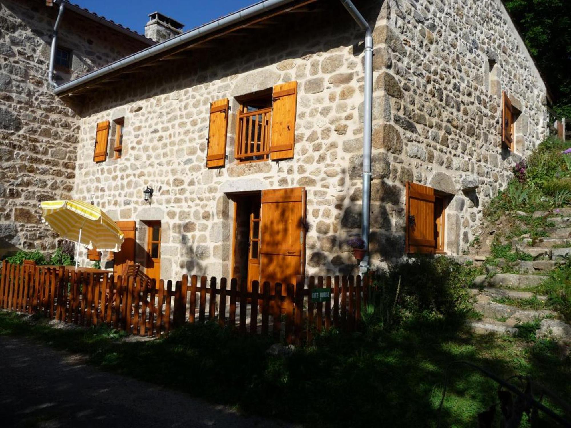 Charmant Gite Avec Terrasse, Cheminee Et Jardin, A Proximite Des Bois, Animaux Acceptes - Fr-1-496-205 Saint-Jean-Soleymieux Екстер'єр фото